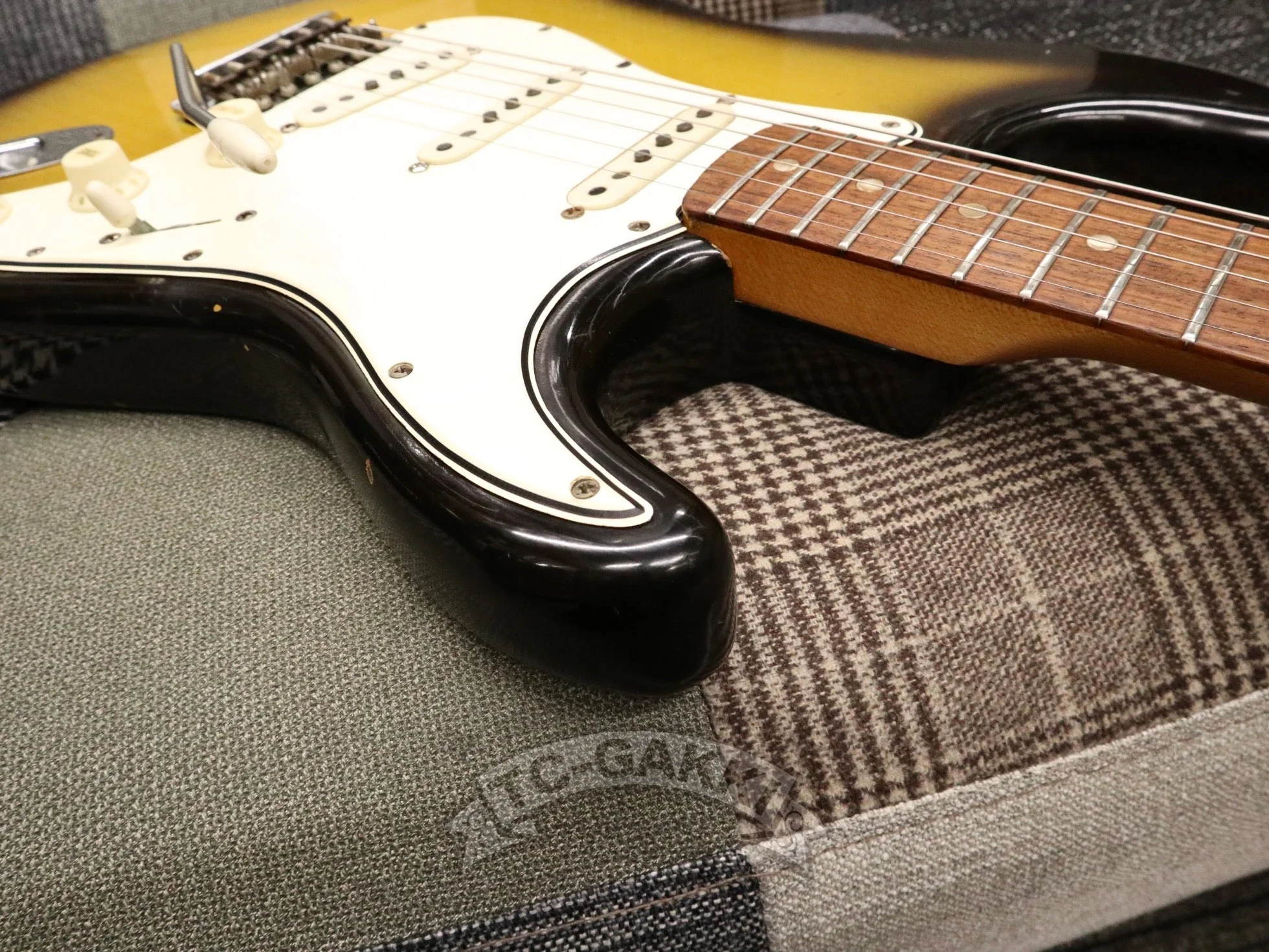 Fender 1966 STRATOCASTER Sunburst / Rosewood - Image 18