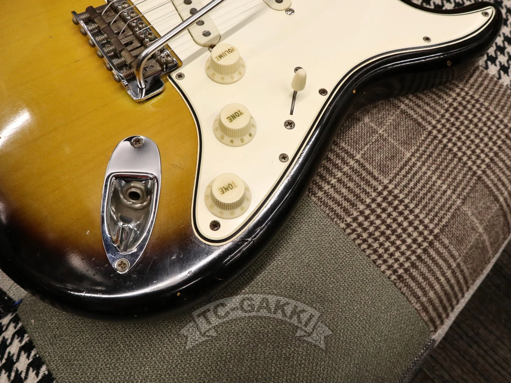 Fender 1966 STRATOCASTER Sunburst / Rosewood - Image 19