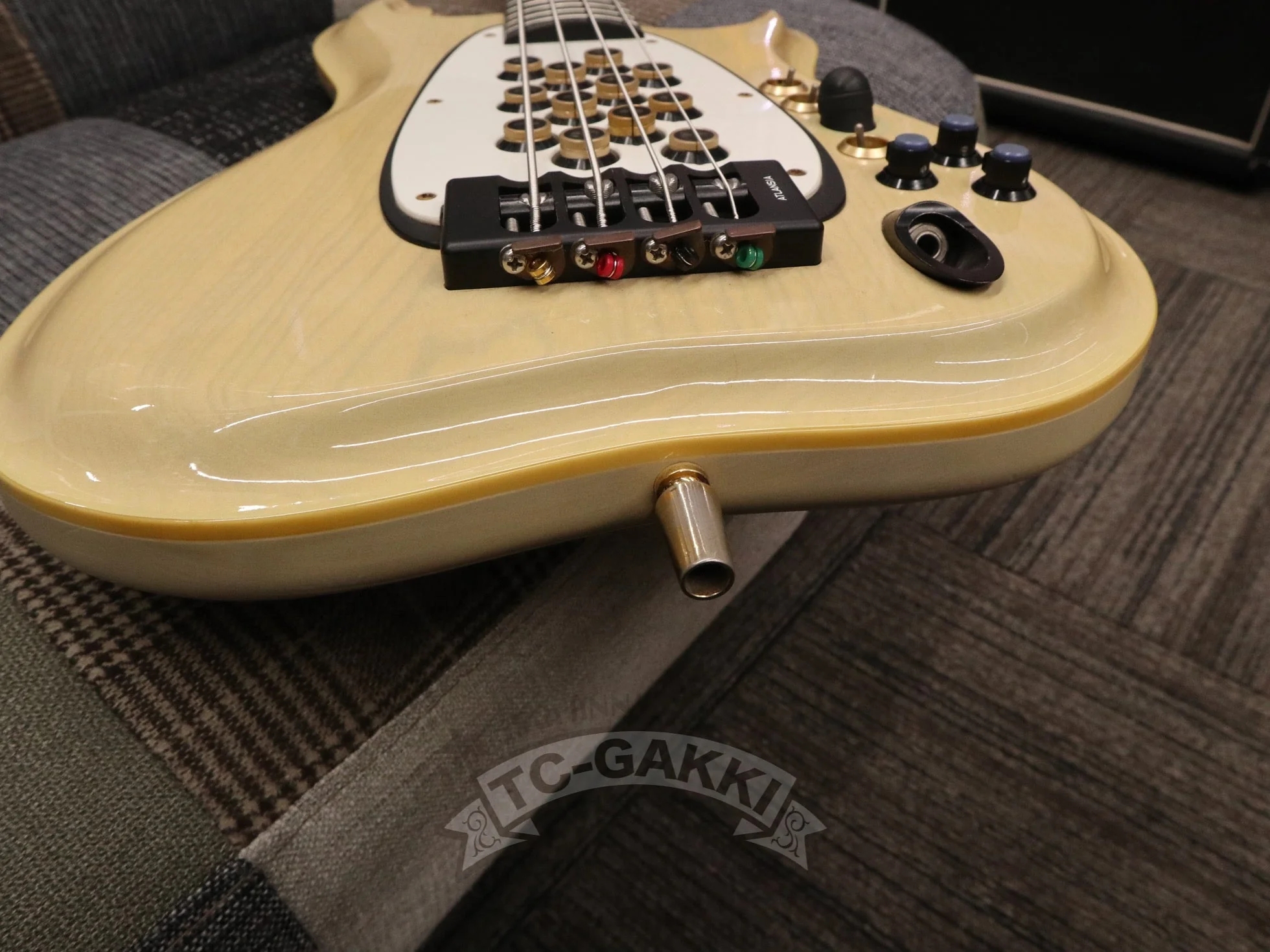 1991 GARLAND BASS 4st - Image 10