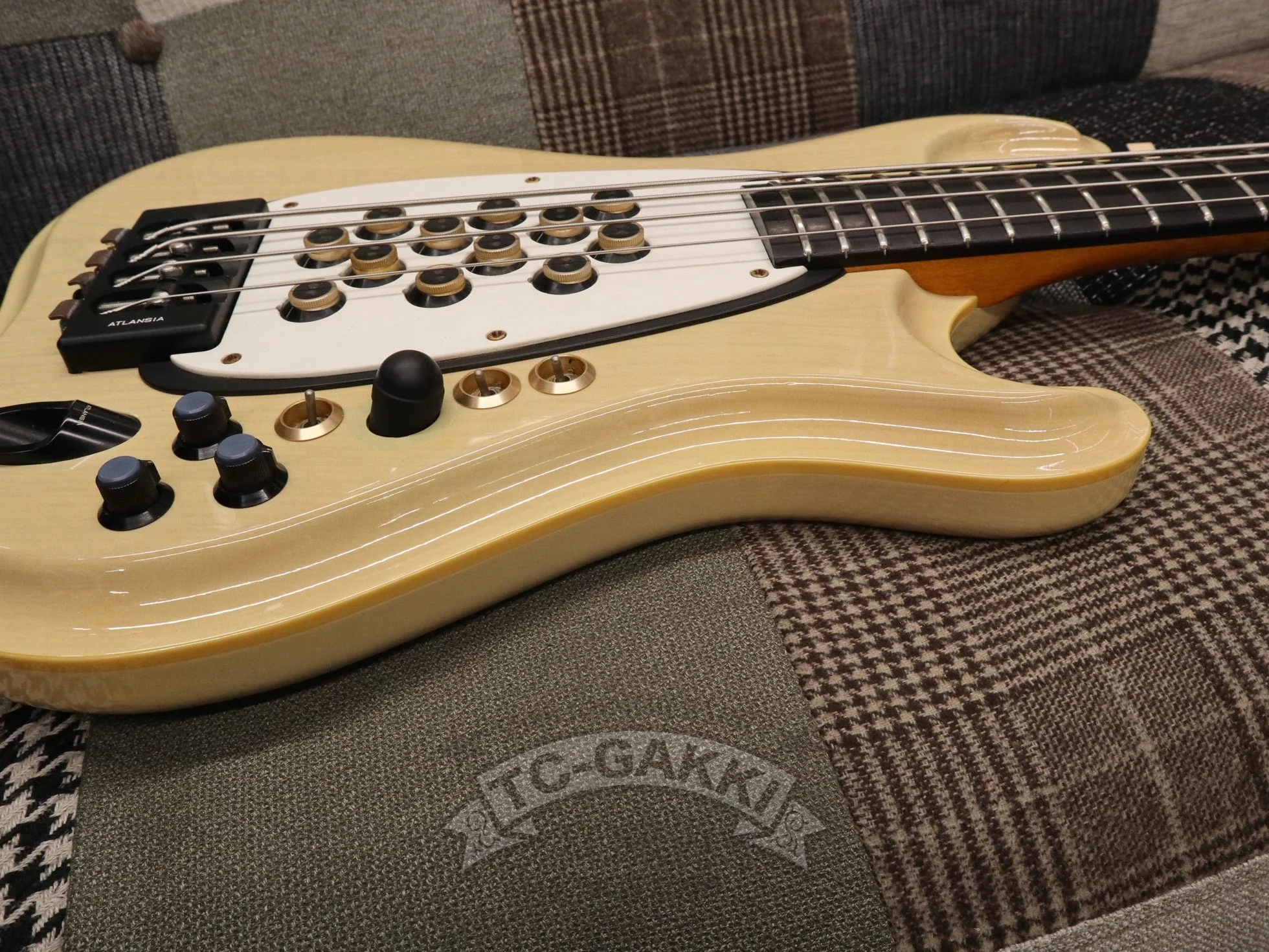 1991 GARLAND BASS 4st - Image 11
