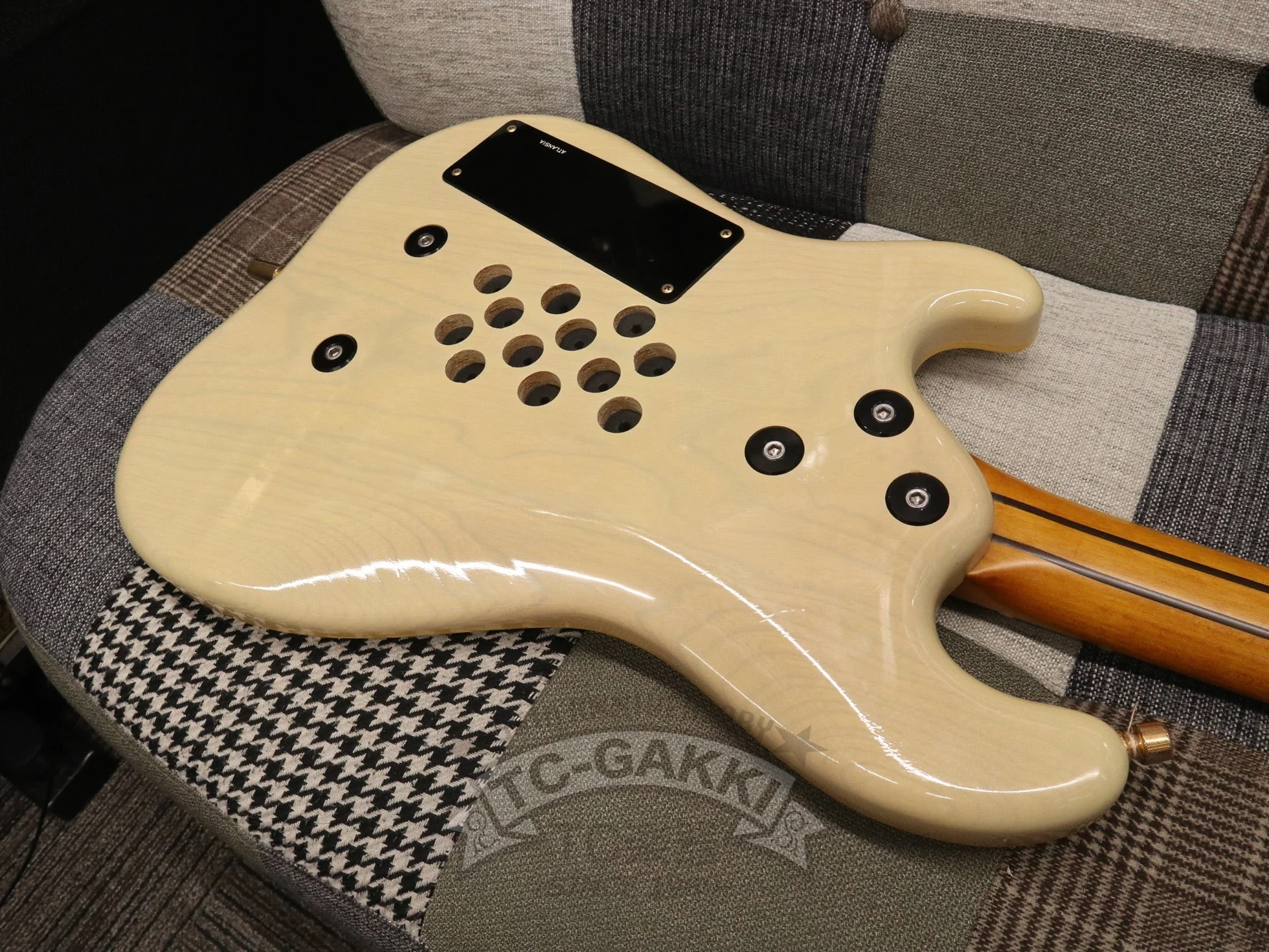 1991 GARLAND BASS 4st - Image 20