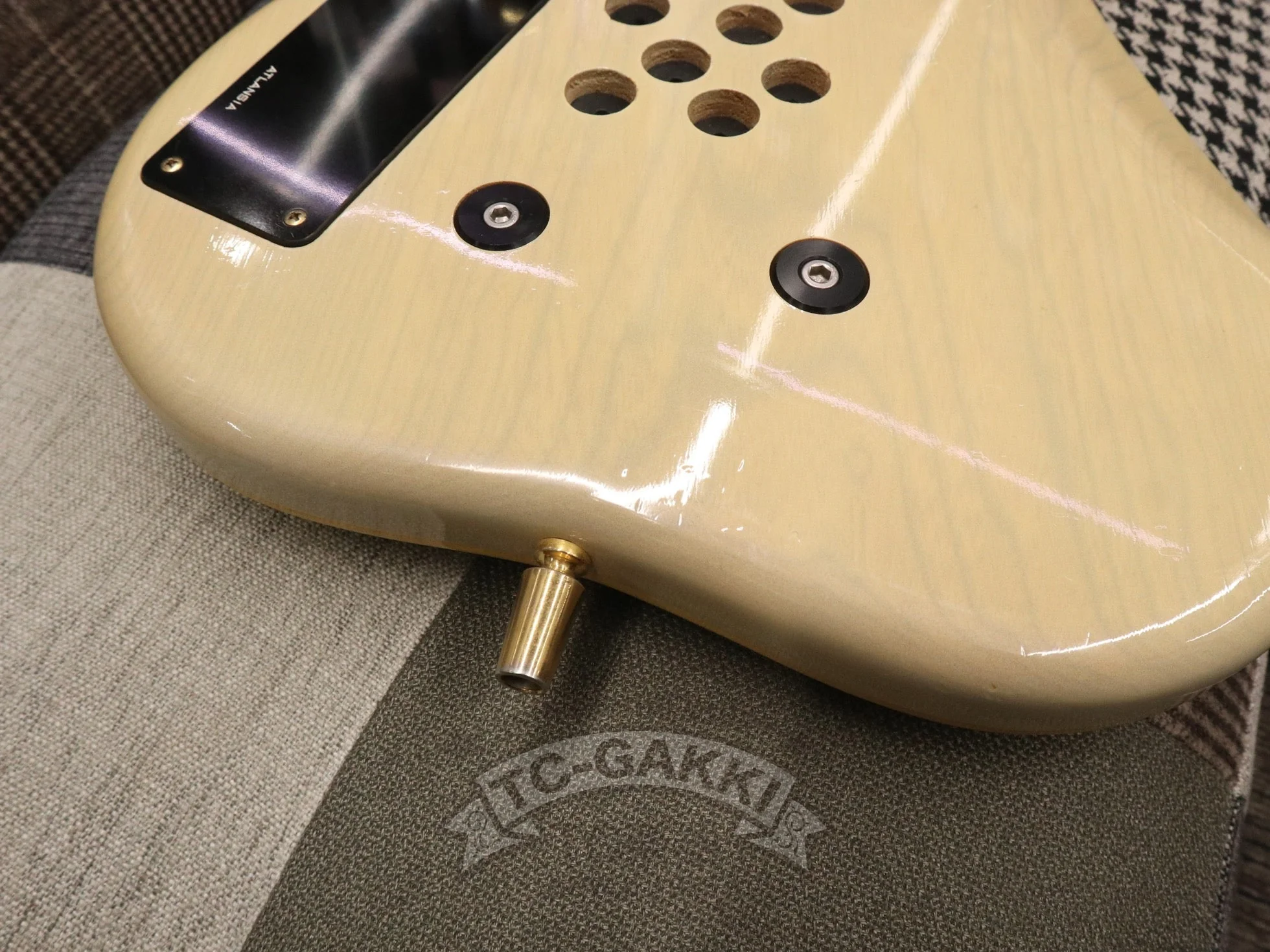 1991 GARLAND BASS 4st - Image 21