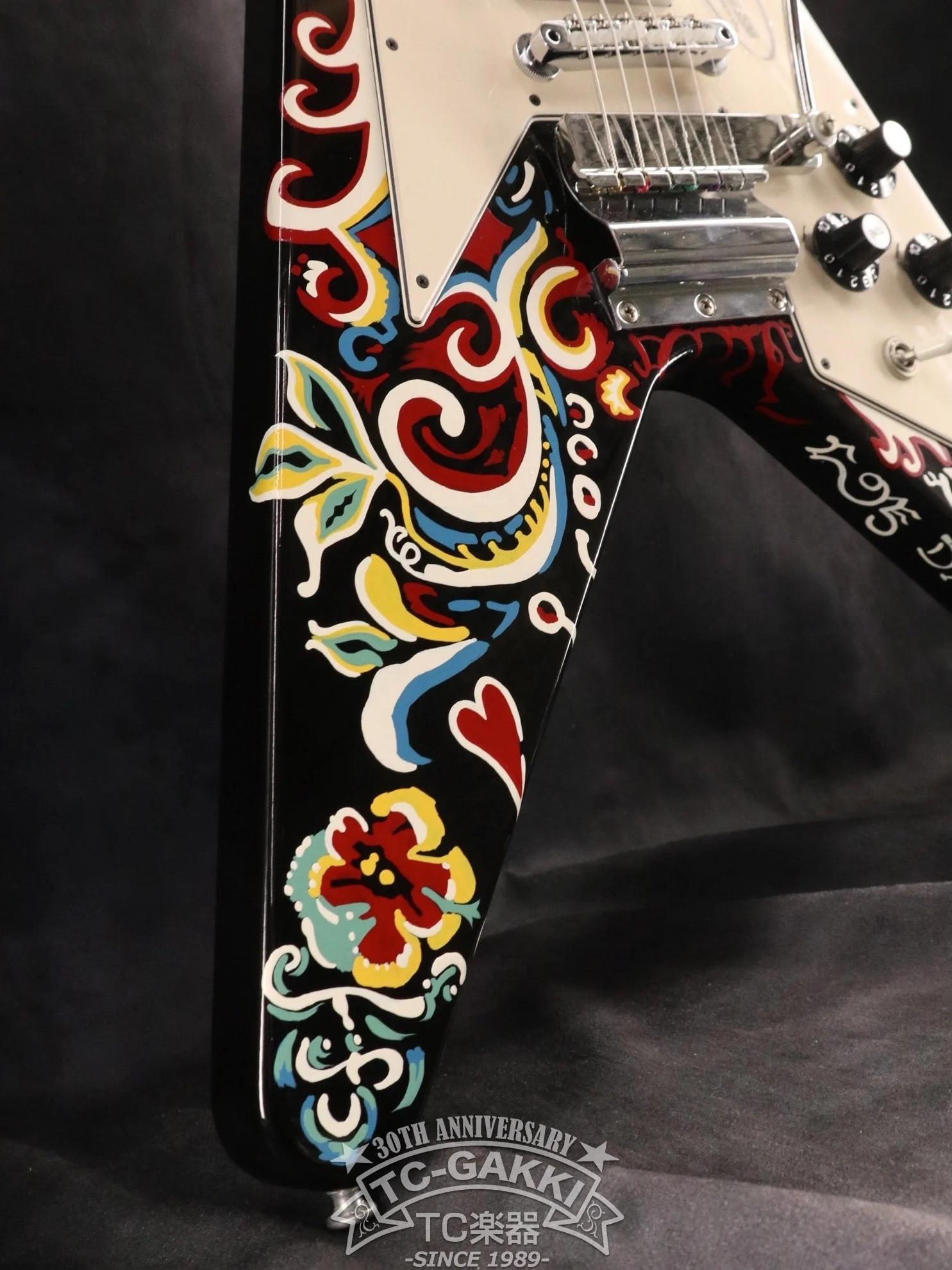 Gibson Custom Shop 2006 INSPIRED BY Jimi Hendrix Psychedelic Flying V - Image 6