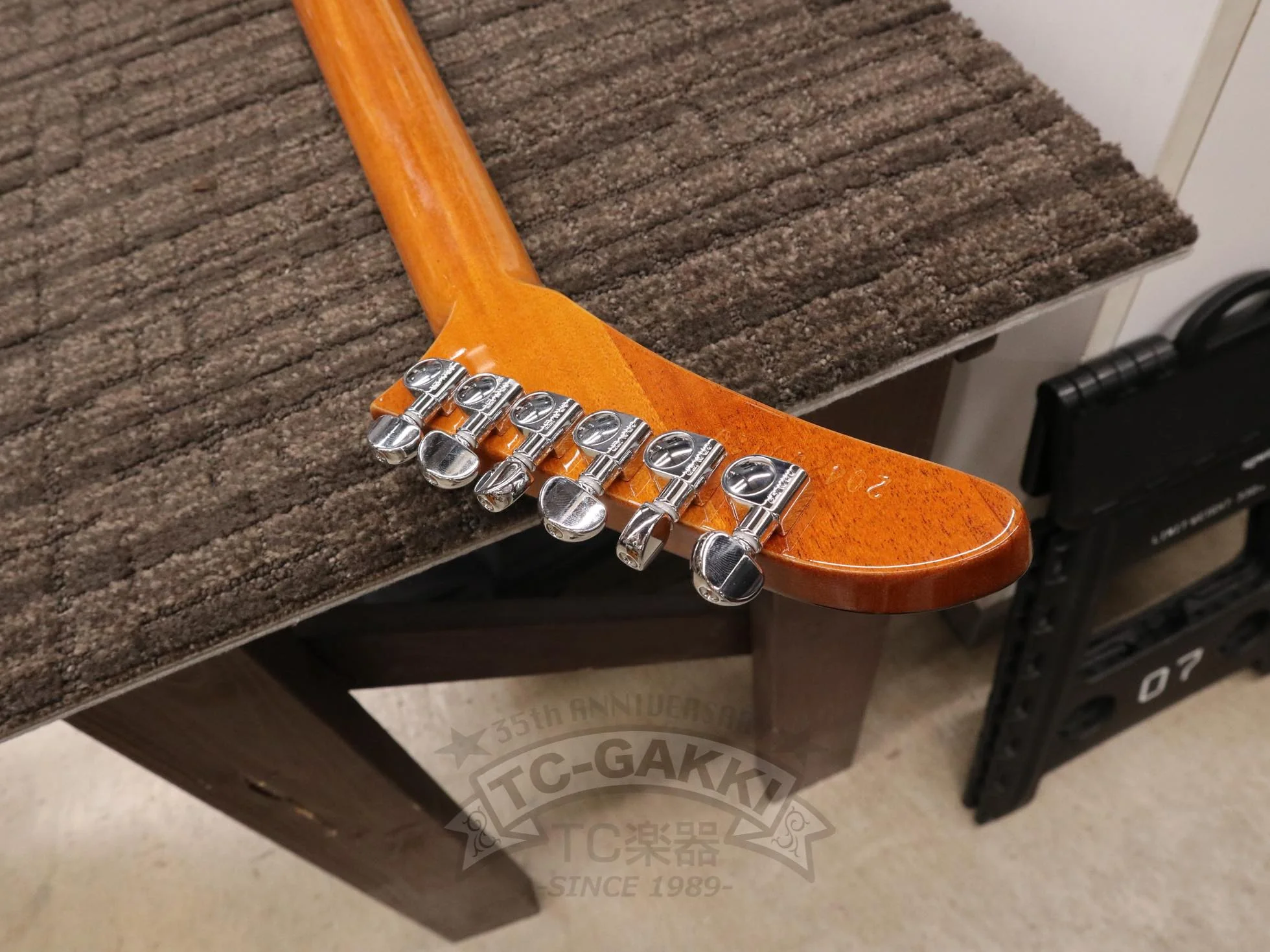 Gibson 2020 70s Explorer - Image 23