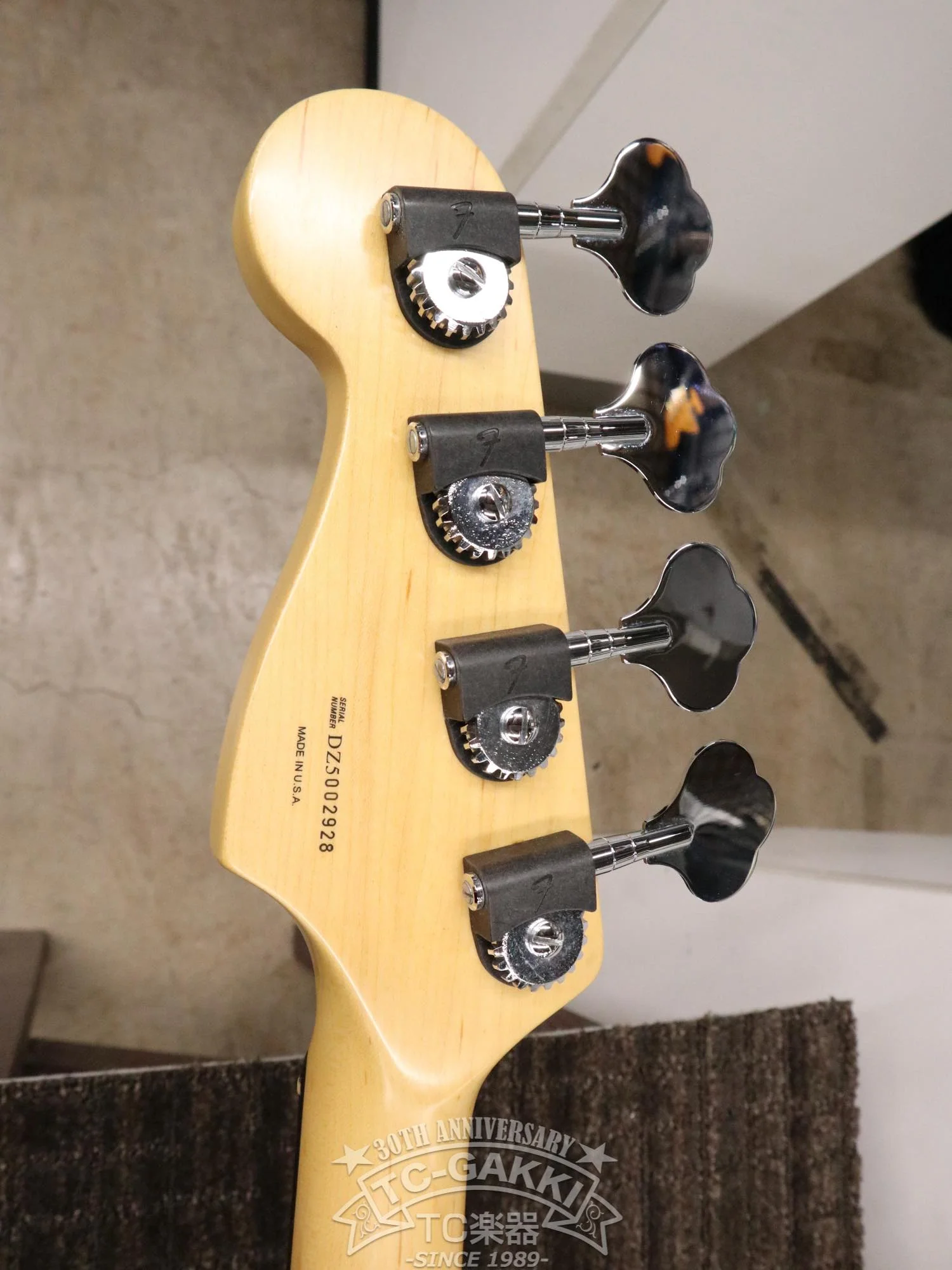 Fender USA 2005 American Deluxe Precision Bass - Image 18