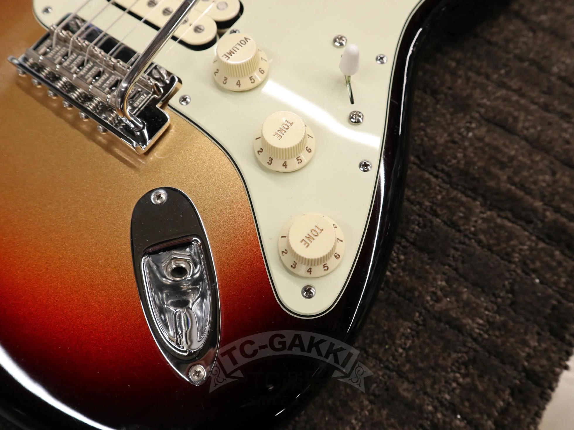 American Deluxe Stratocaster Plus HSS - Image 15