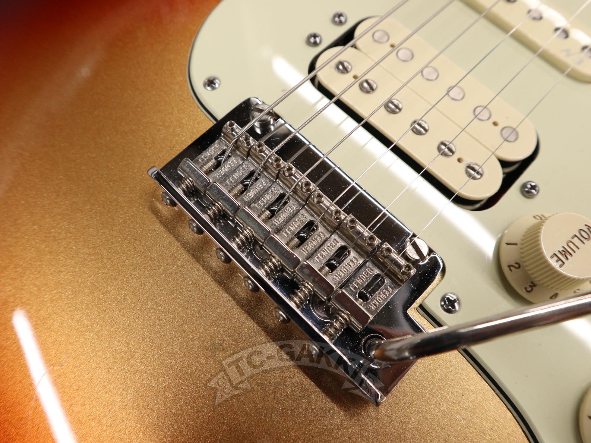 American Deluxe Stratocaster Plus HSS - Image 16