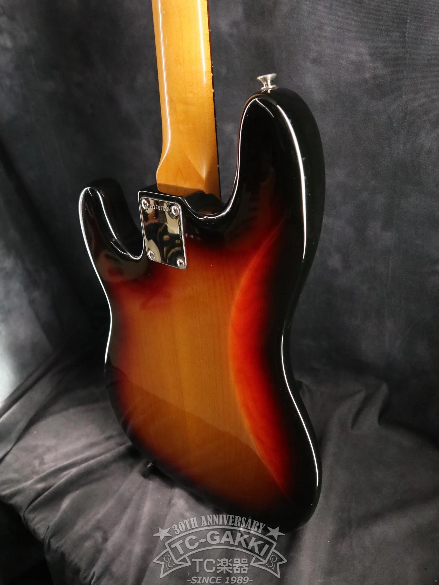 Fender USA American Vintage '62 Precision Bass - Image 10