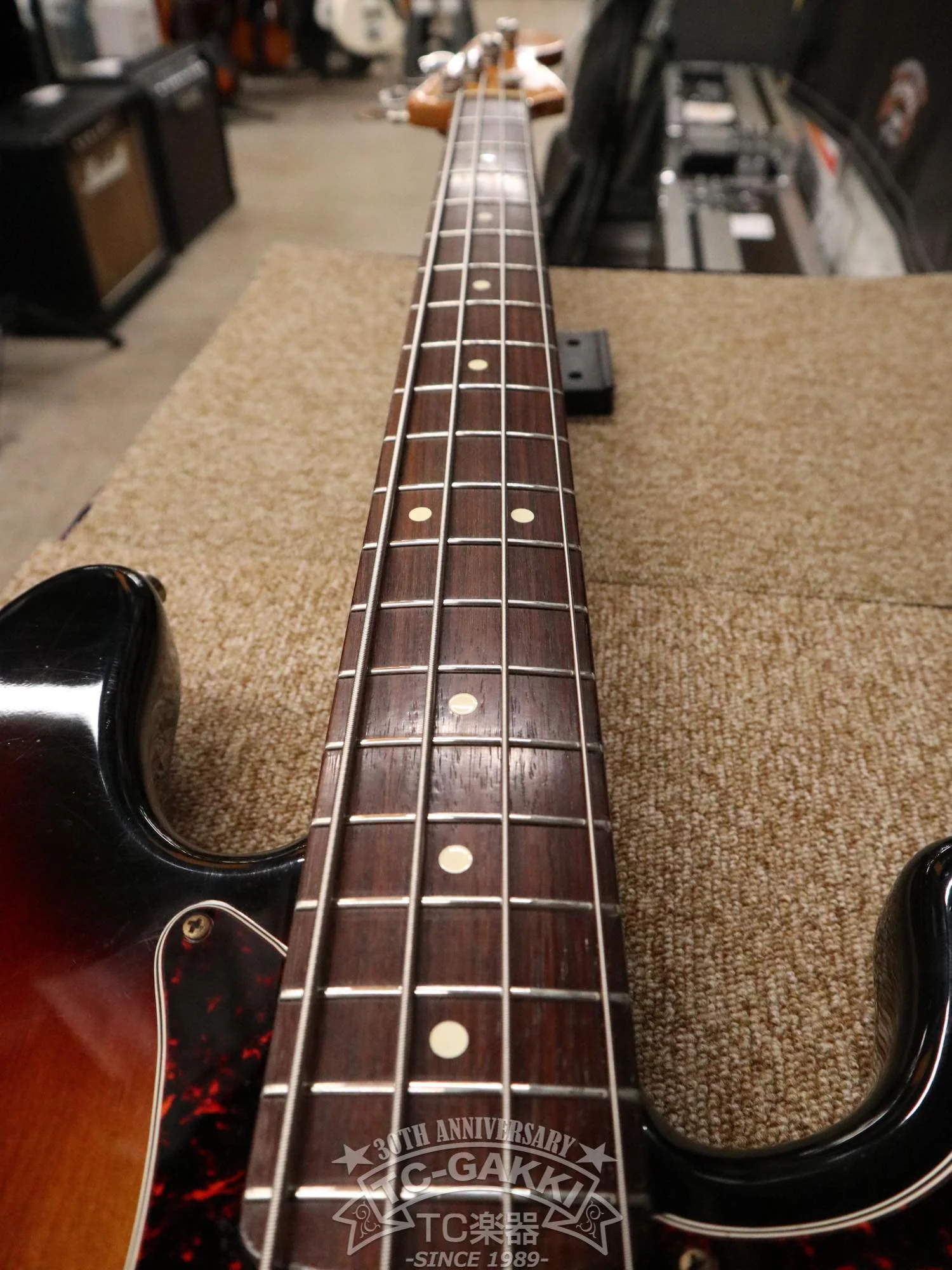 Fender USA American Vintage '62 Precision Bass - Image 16