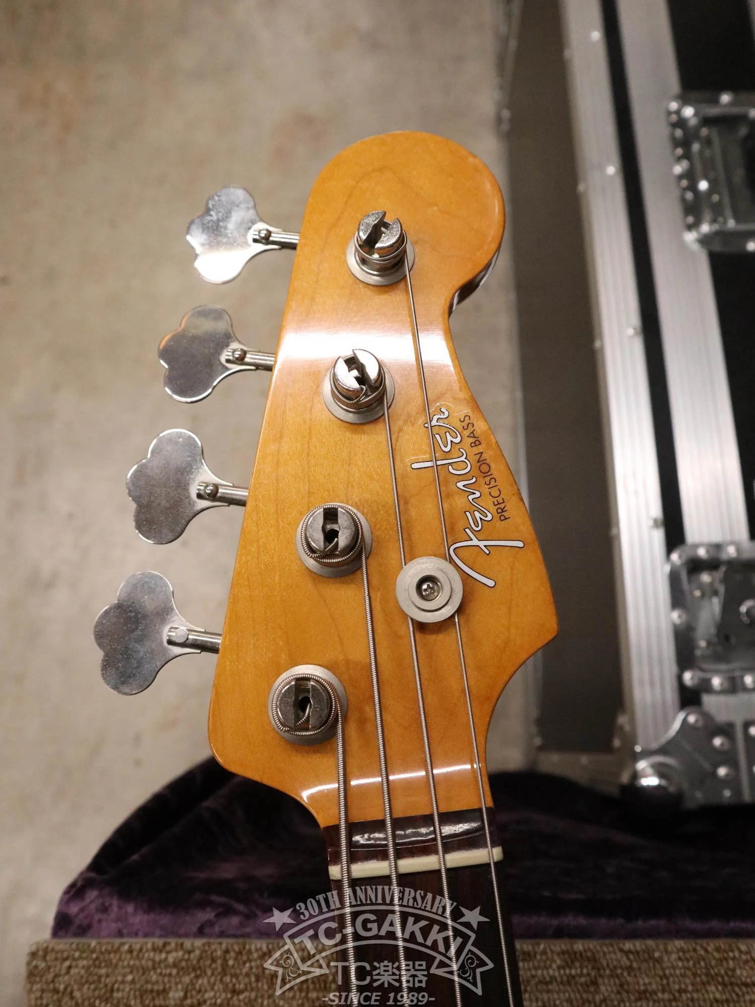 Fender USA American Vintage '62 Precision Bass - Image 17
