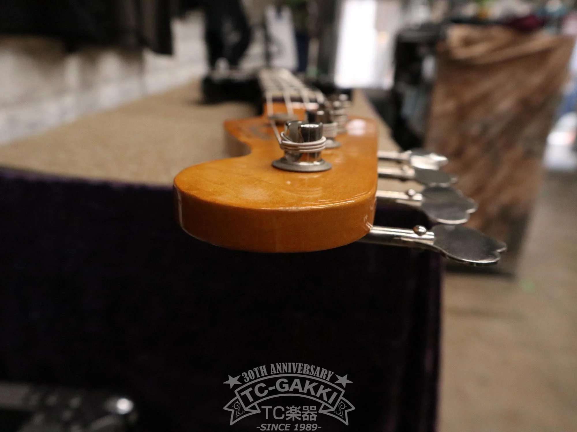 Fender USA American Vintage '62 Precision Bass - Image 18