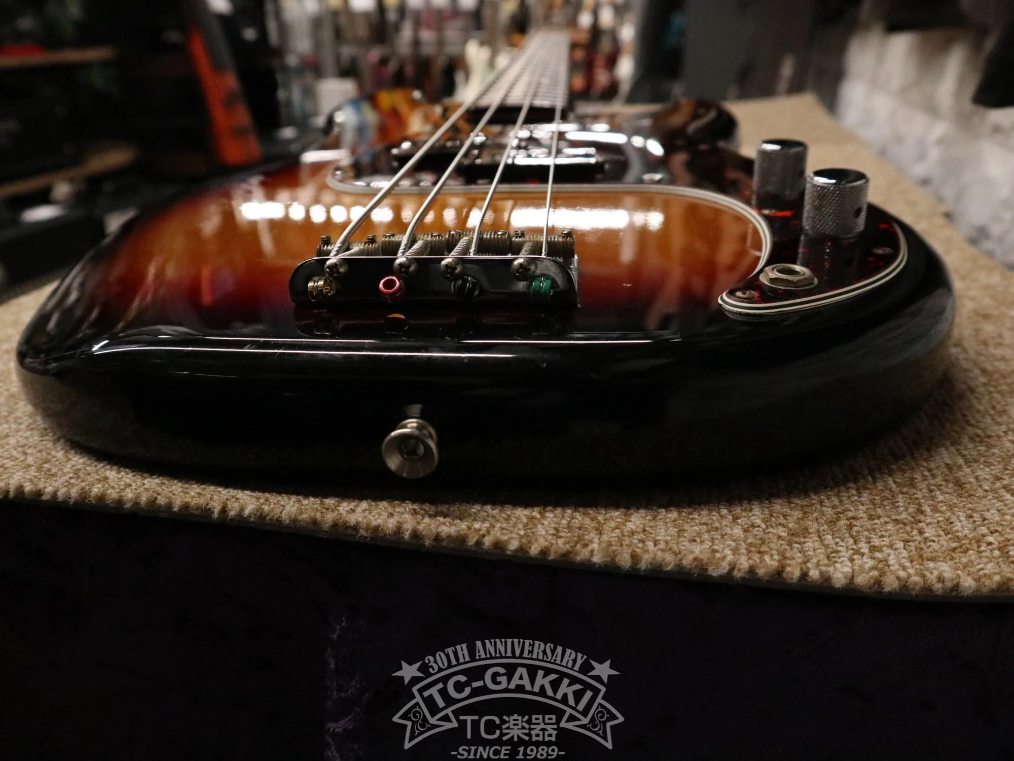 Fender USA American Vintage '62 Precision Bass - Image 19