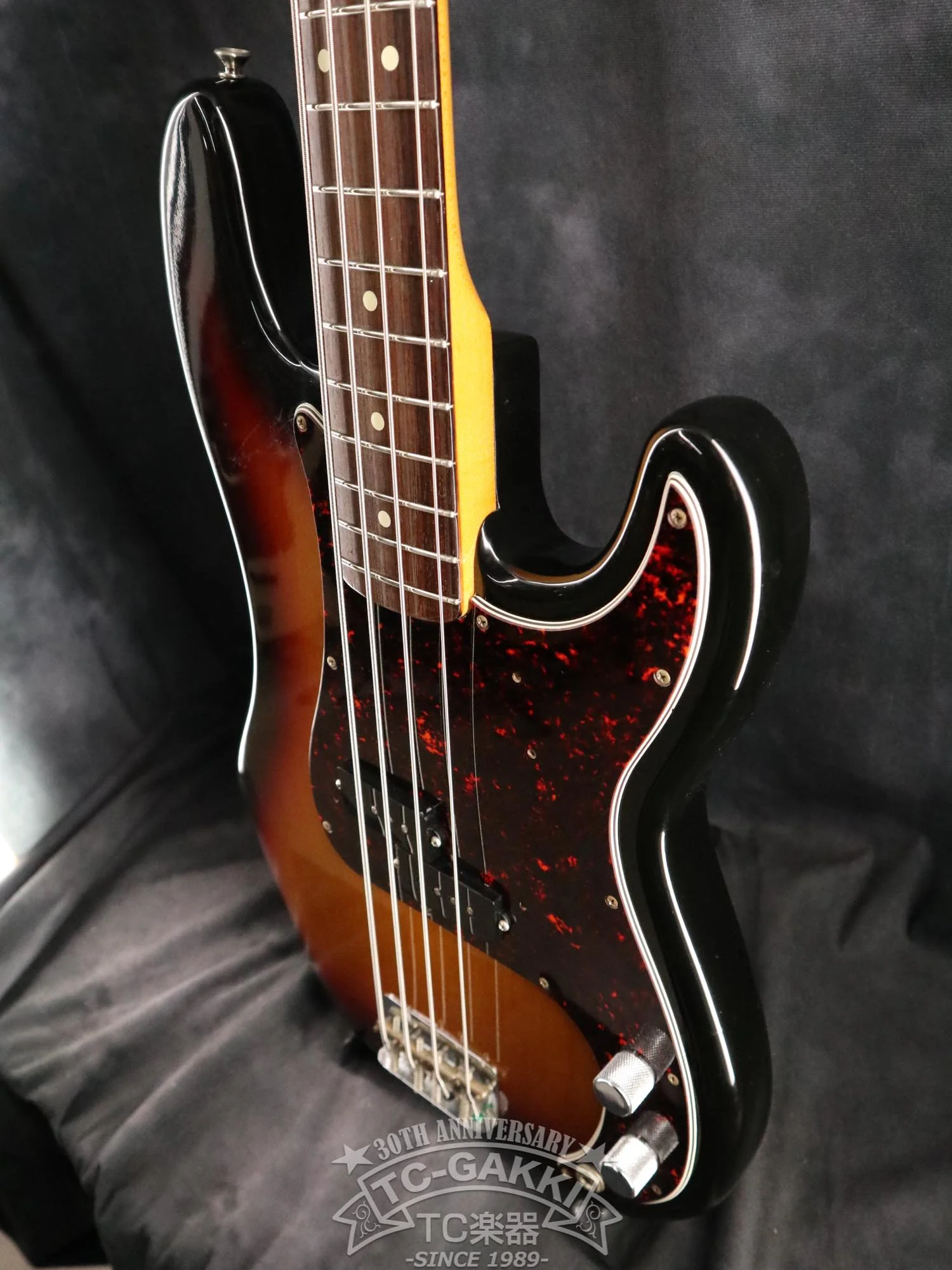 Fender USA American Vintage '62 Precision Bass - Image 5