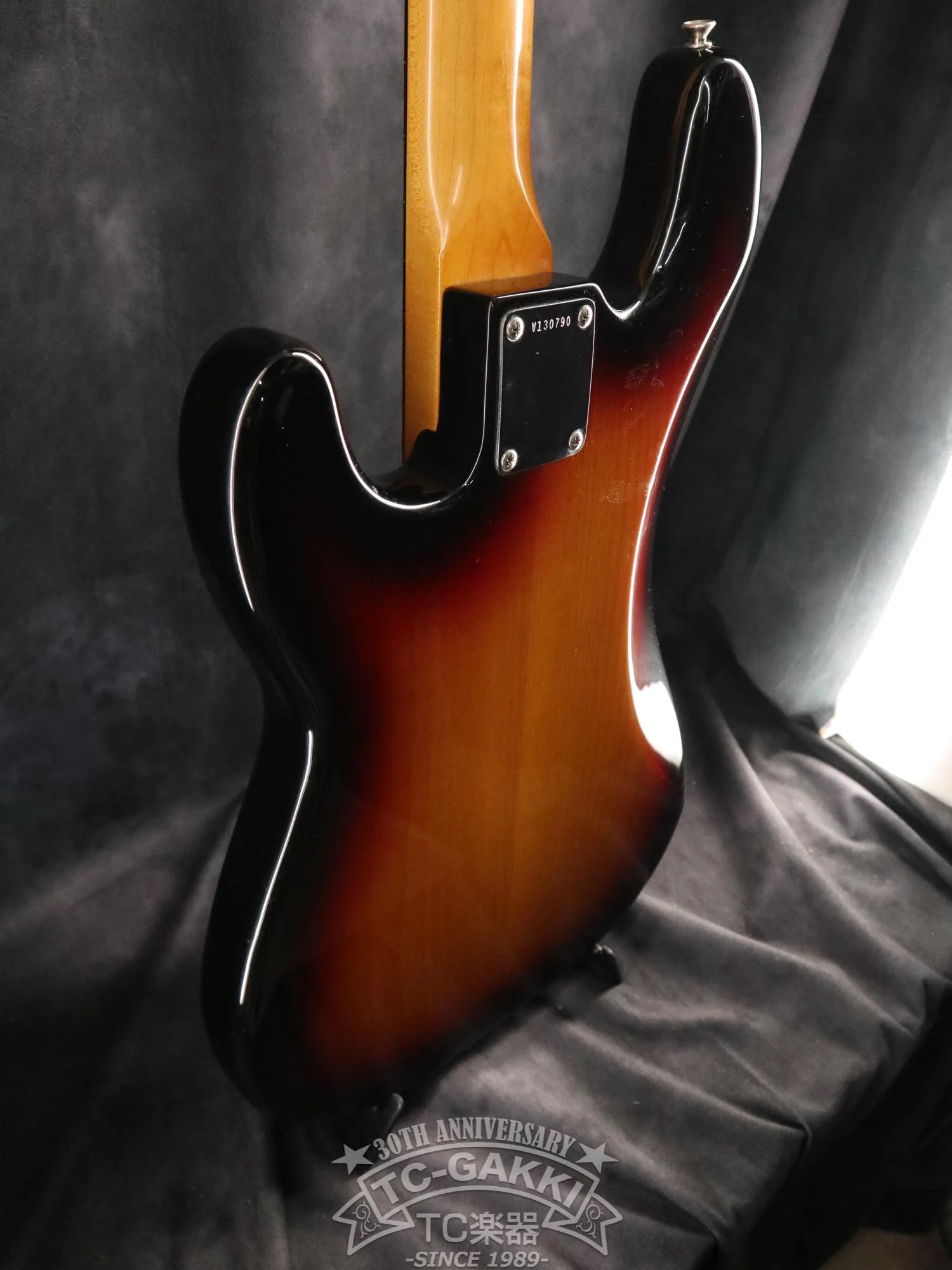 Fender USA American Vintage '62 Precision Bass - Image 9