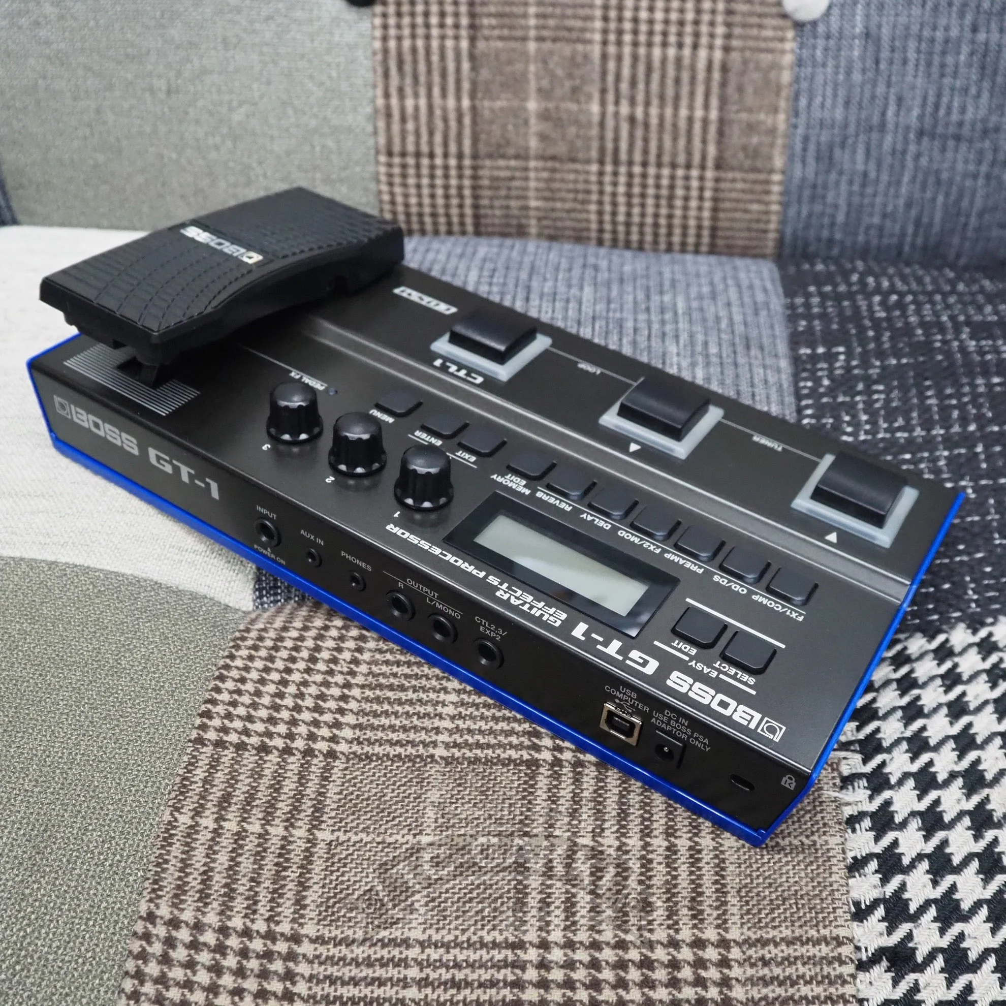 BOSS GT-1 GUITAR EFFECTS PROCESSOR - Image 2