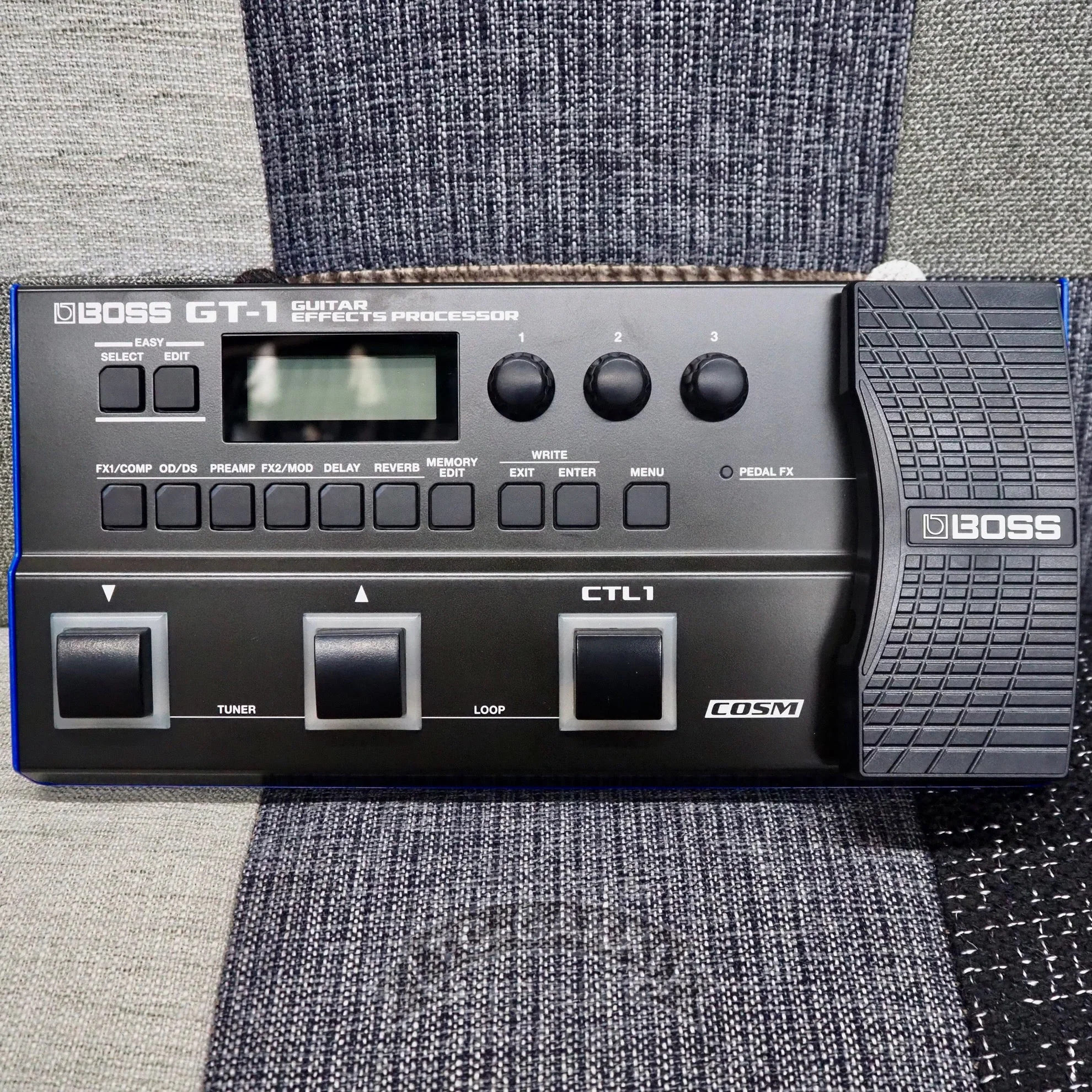 BOSS GT-1 GUITAR EFFECTS PROCESSOR - Image 4