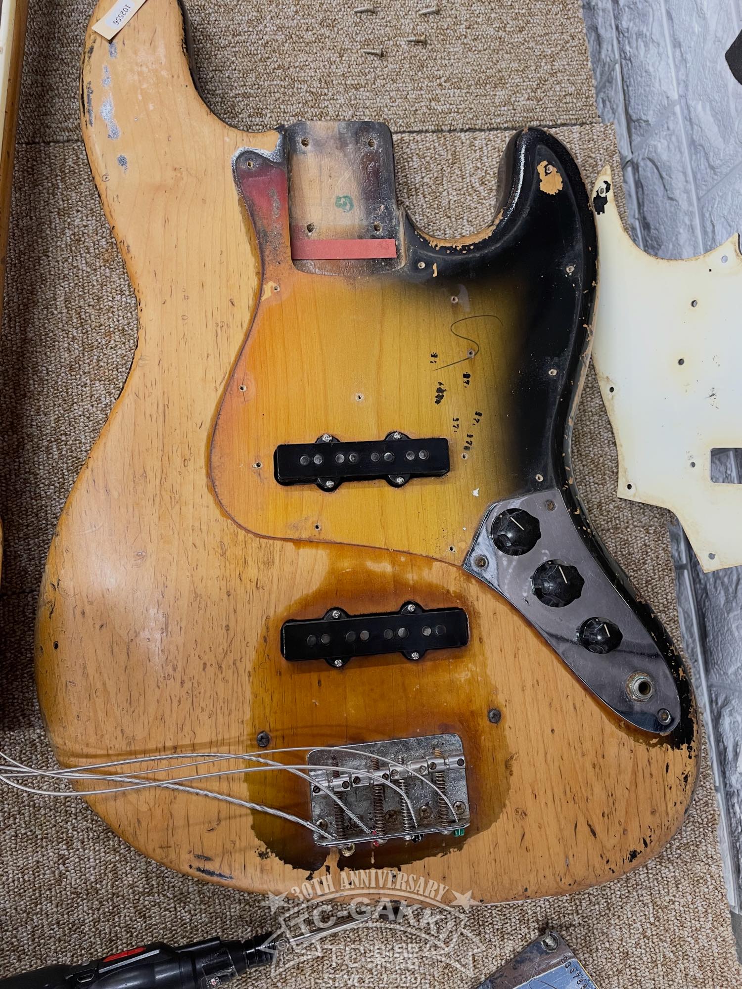 1969 Fender JAZZ BASS - Image 28