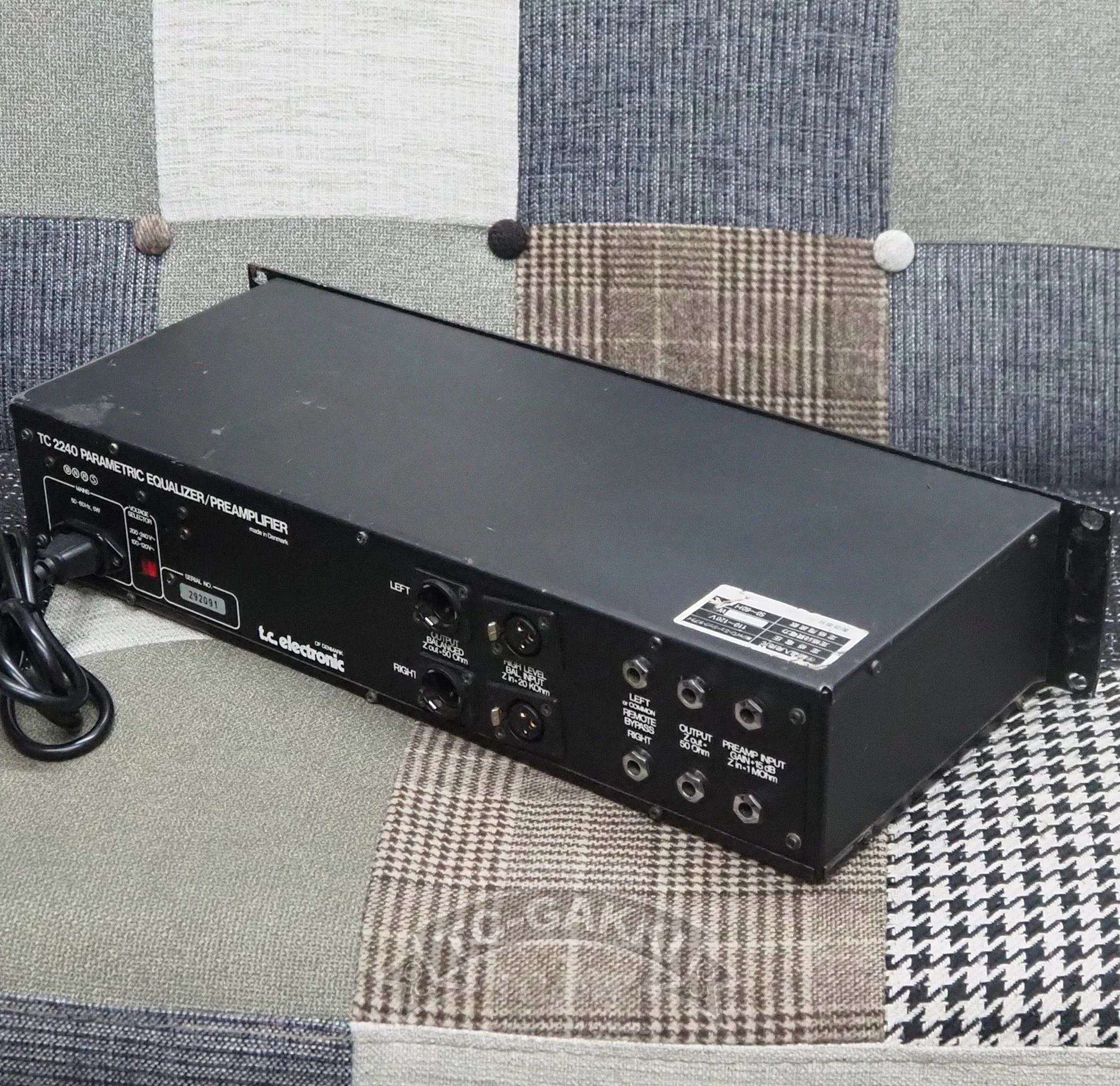 TC2240 PARAMETRIC EQUALIZER/PREAMPLIFIER - Image 4