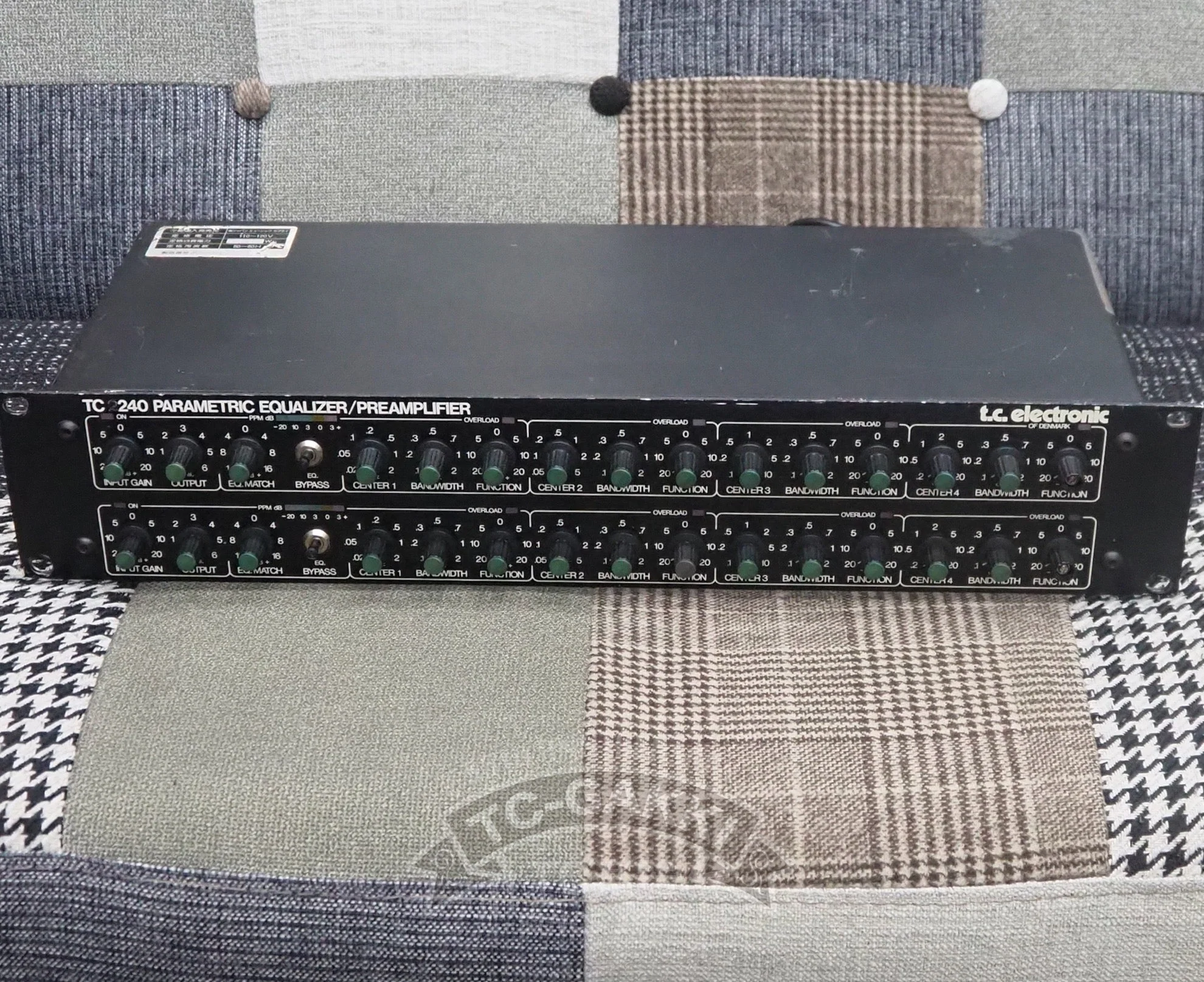 TC2240 PARAMETRIC EQUALIZER/PREAMPLIFIER - Image 9
